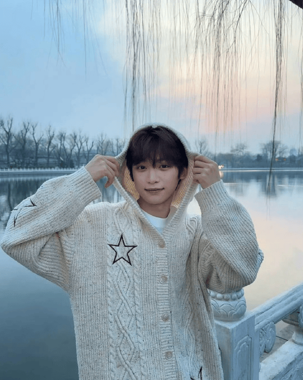 大奖：从“塌房”到“破防”这届网友太难带了！j9九游会登录00后梓渝凭《泥潭》杀入亚洲(图2)